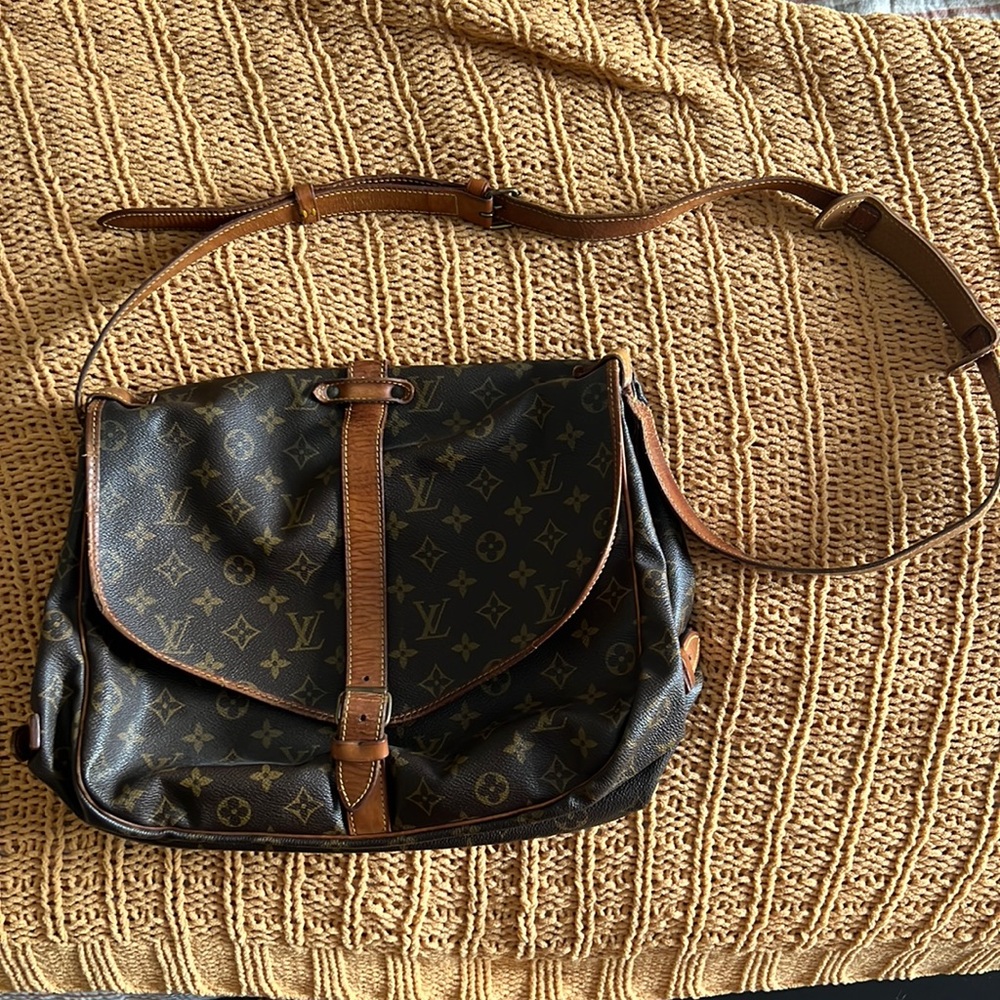 LV Saumar 35 Travel Crossbody Messenger